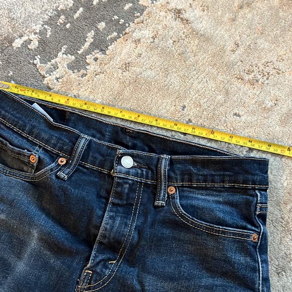 Levi cut off shorts size 30 run small - Picture 5 of 5